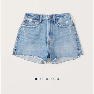 A&F curve love “The Mom Short” high rise